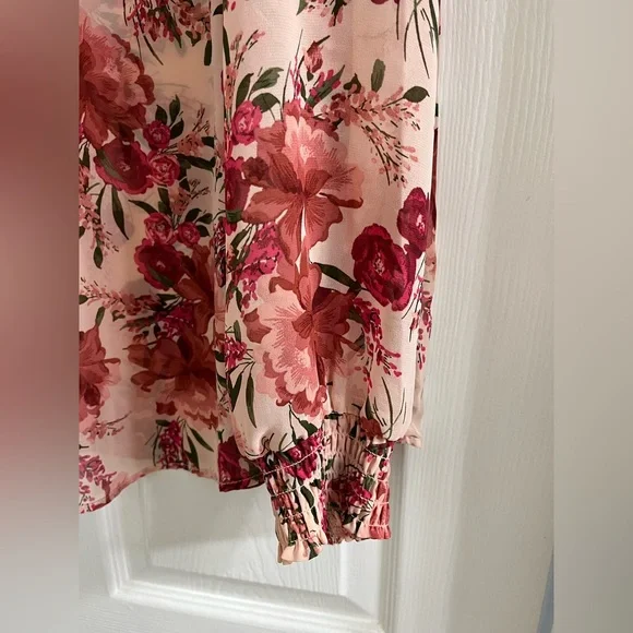 Torrid Size 2 Floral Blouse 🩷 NEW WITH TAGS - Picture 2 of 12